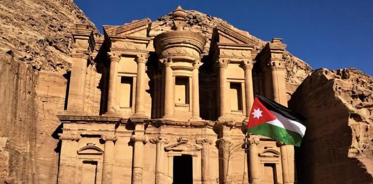 الأردن بين الصواريخ الإيرانية واستحقاقات التحالف مع واشنطن .