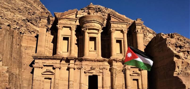 الأردن بين الصواريخ الإيرانية واستحقاقات التحالف مع واشنطن .