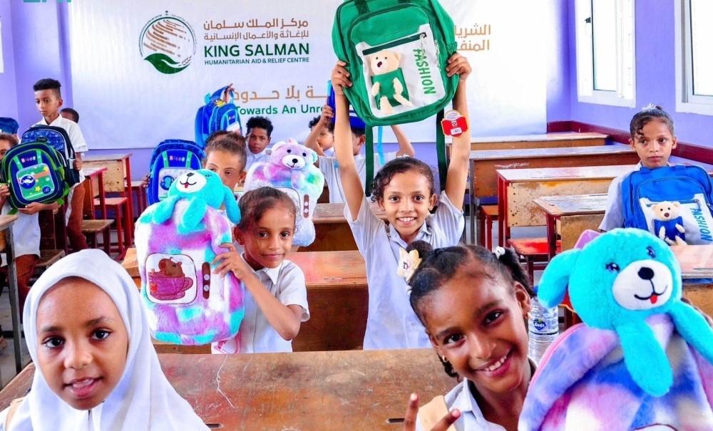 الحوثيون يصدّرون الصواريخ … والسعودية تزرع الأمل وتعيد بناء الإنسان في اليمن .